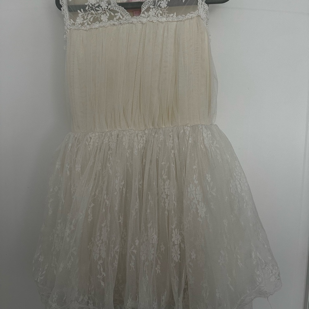 Elegant Cream Lace Dress - Picture 2 of 11